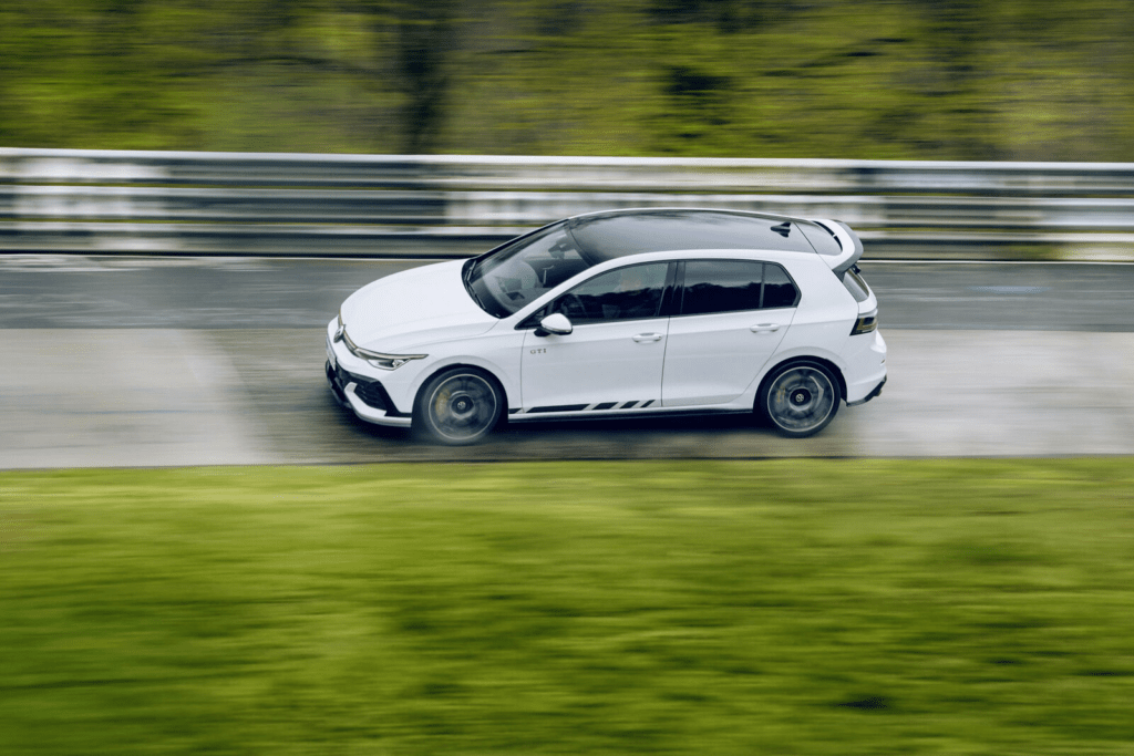 The new Golf GTI Clubsport01 celebrates its world premiere at the 24-hour race at the Nürburgring 1 image